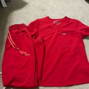 Figs scrub set in color pop red